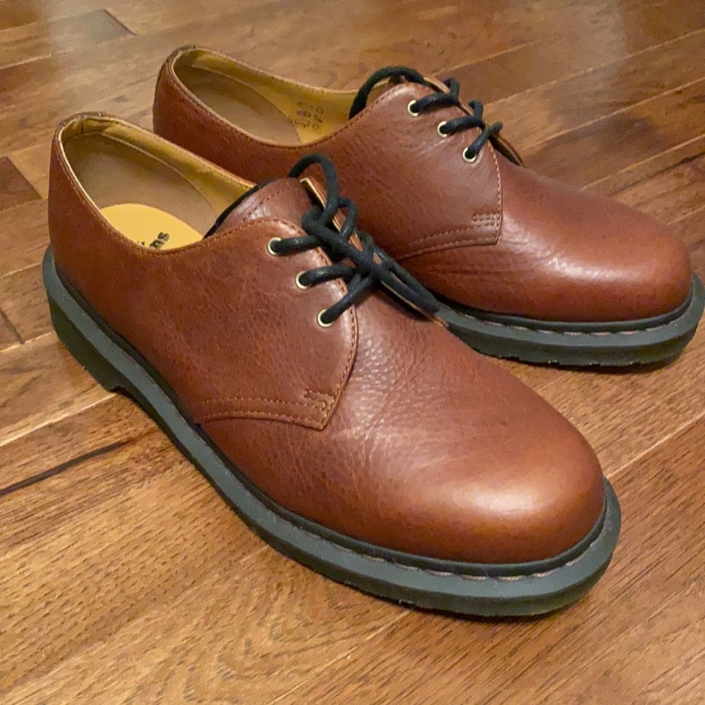Men’s size 11 brown low doc martens 1461
